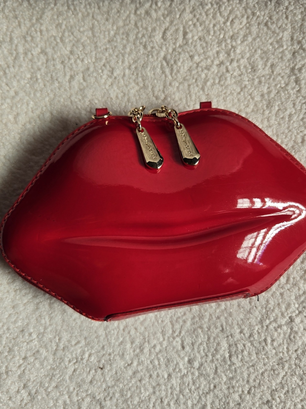 Red Patent Lip-Shaped Crossbody Bag - Designer Style